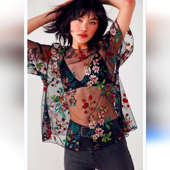 Kimchi Blue Tops - UO Kimchi Blue Alana Floral Embroidered Sheer Mesh Relaxed top Sz XS